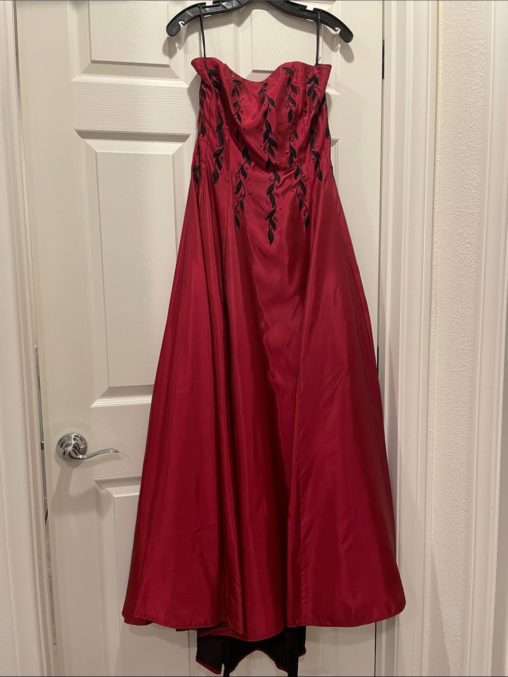 Jessica McClintock Red and Black Strapless Dress